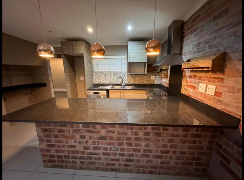 To Let 2 Bedroom Property for Rent in Green Point Western Cape